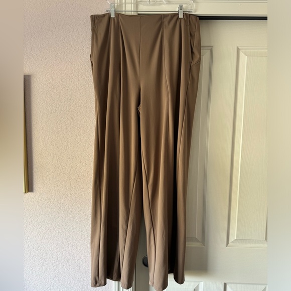 Old Navy Tan High Waisted Power Soft Wide Leg Pants, size XL - Picture 1 of 3